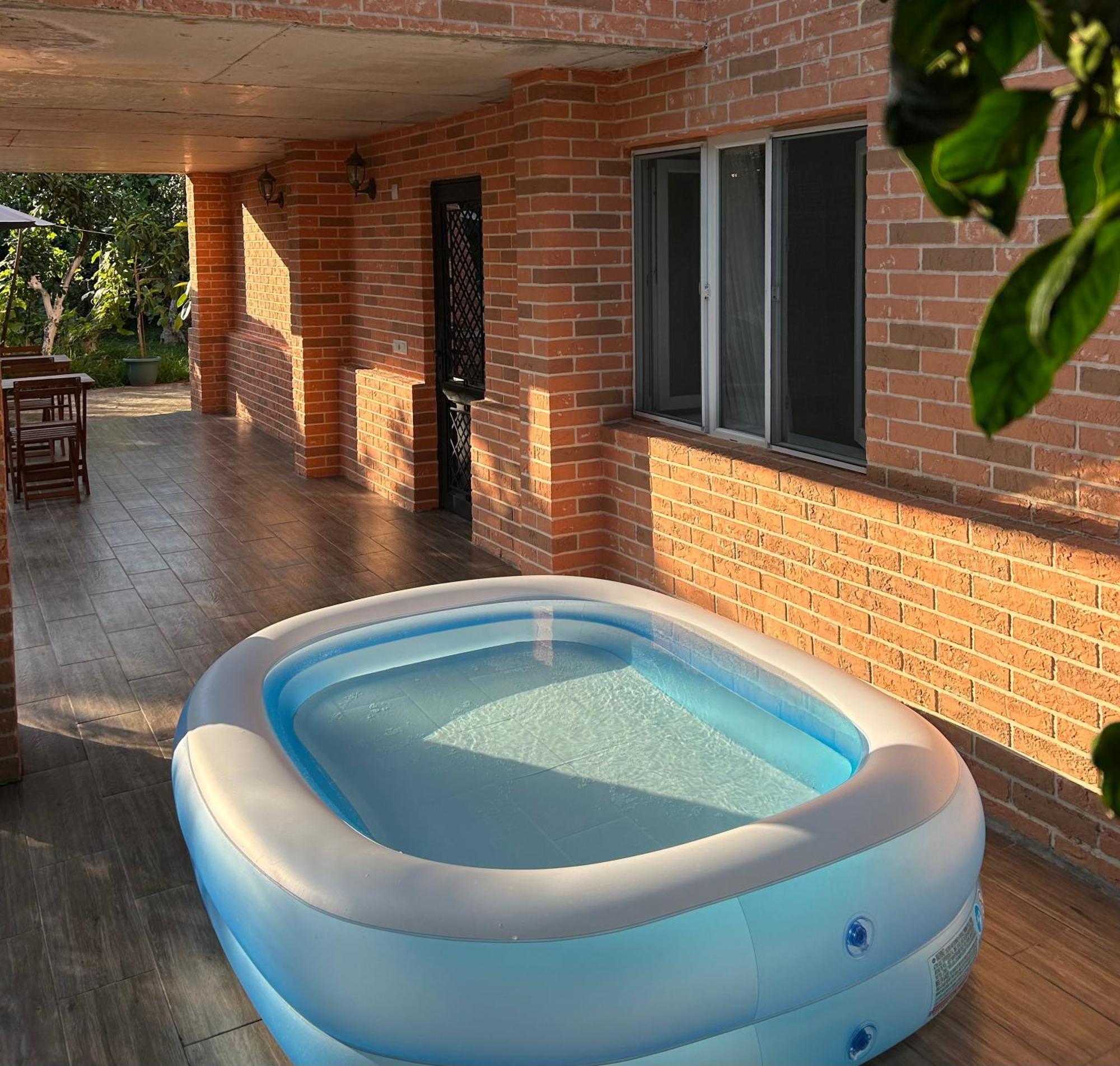 Greenview Guesthouse 巴统 外观 照片