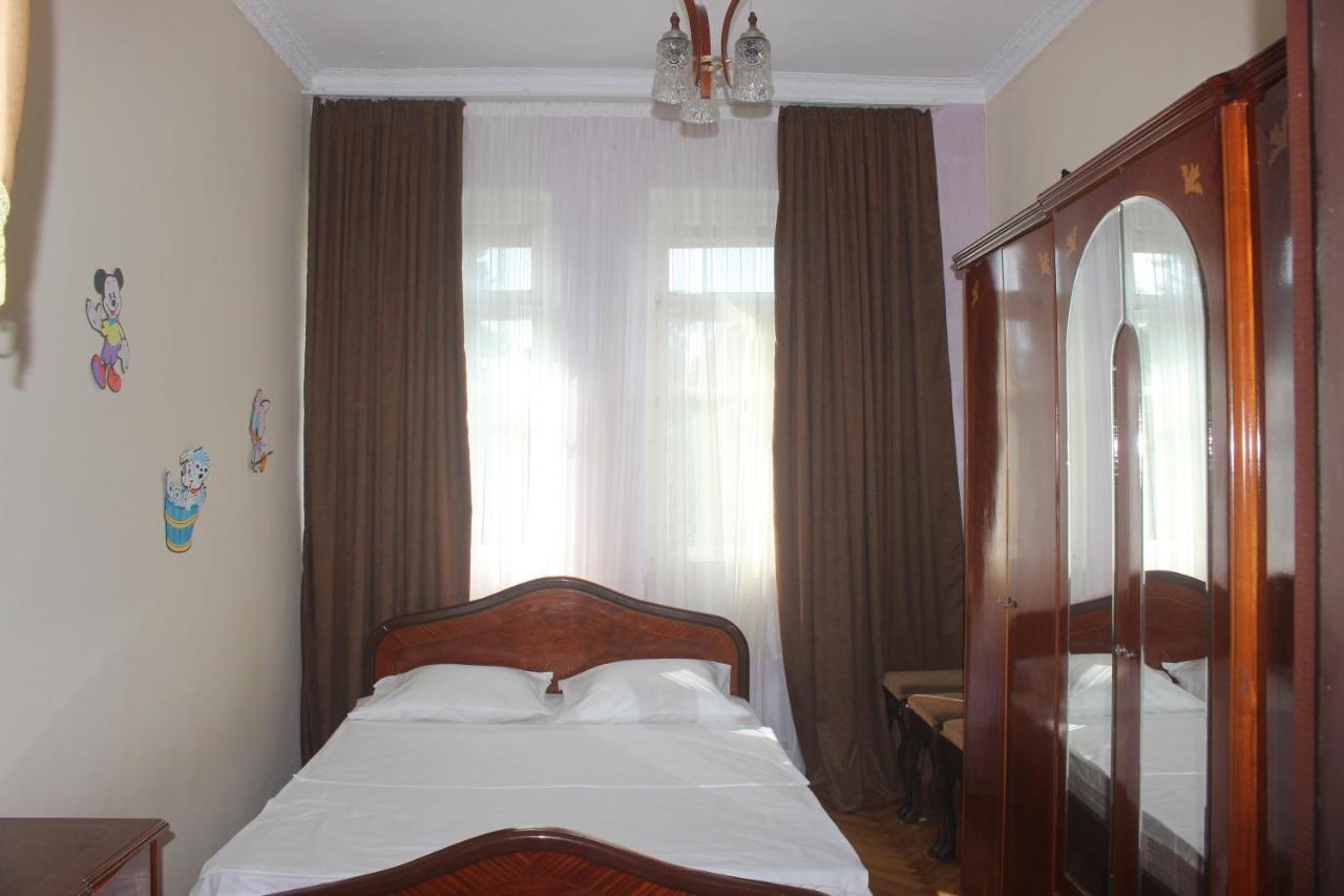 Greenview Guesthouse 巴统 外观 照片