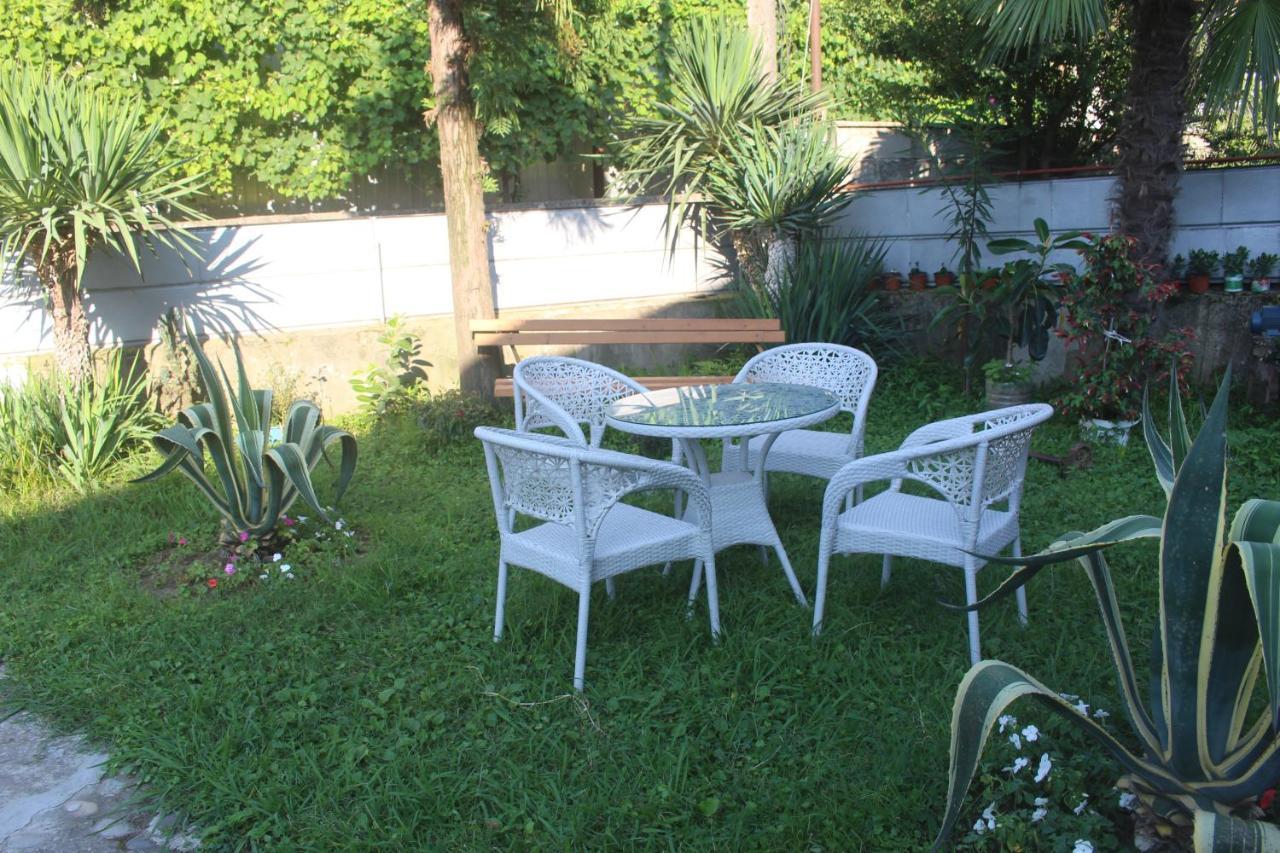Greenview Guesthouse 巴统 外观 照片