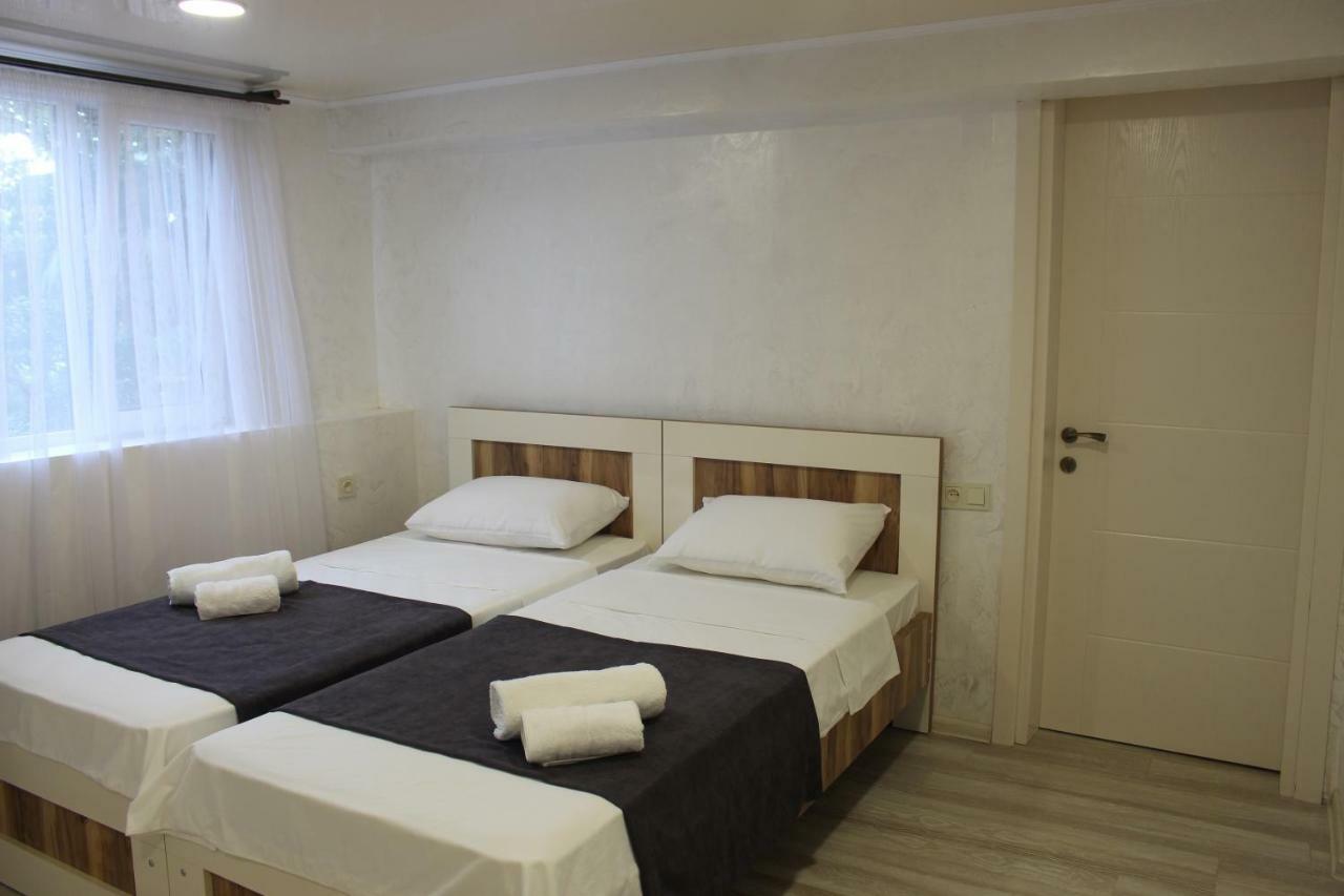 Greenview Guesthouse 巴统 外观 照片