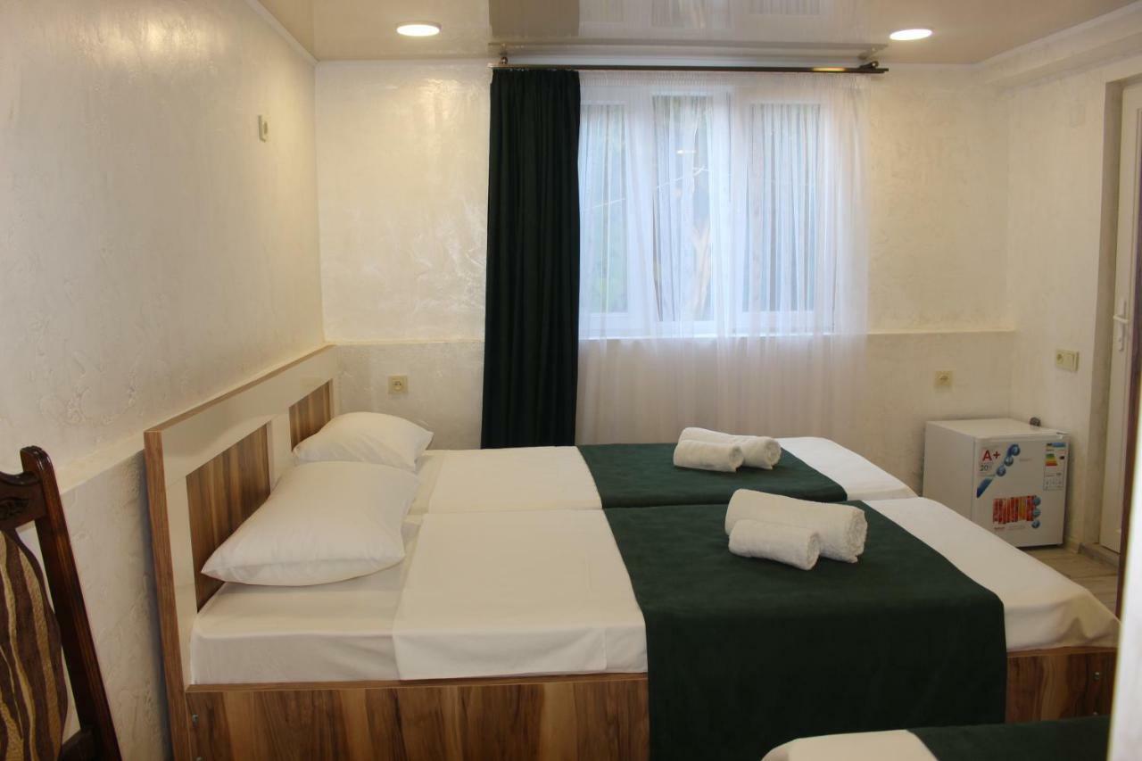 Greenview Guesthouse 巴统 外观 照片