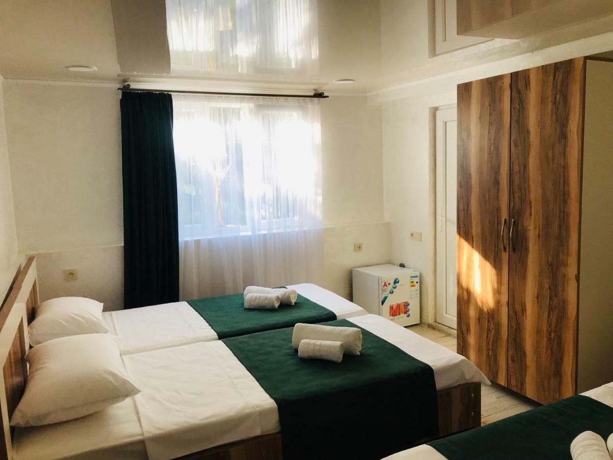 Greenview Guesthouse 巴统 外观 照片